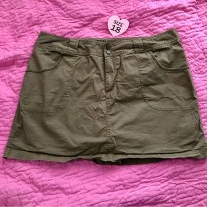 Size 18 Cargo skort